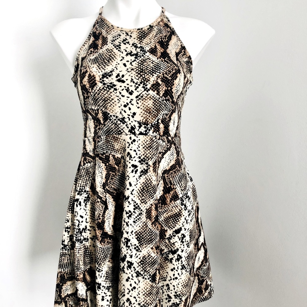 Fun and flirty snake print dress! All seasons🐍🔥